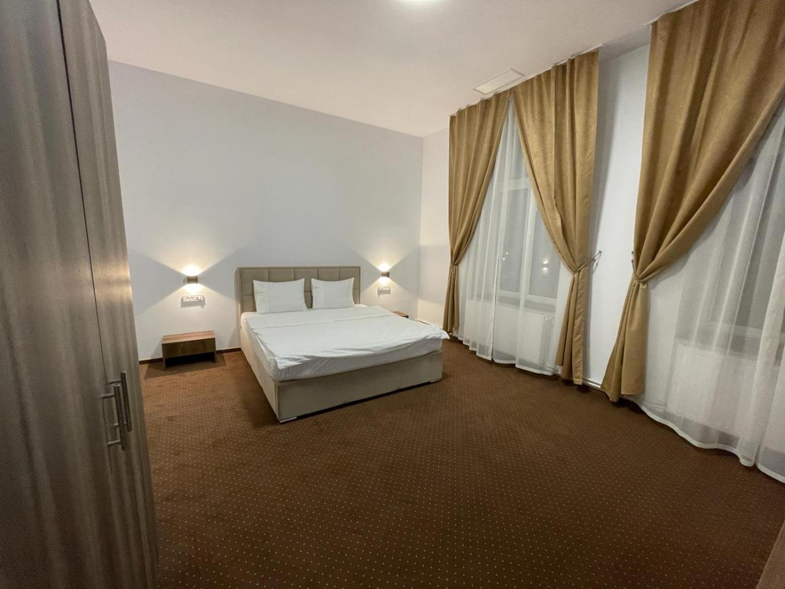 Resedinta Cina Hotell Braşov Eksteriør bilde